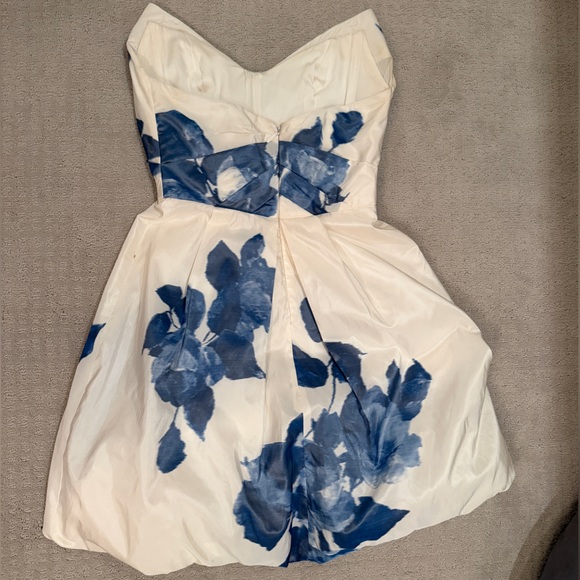 Monique Lhuillier White and Blue Floarl Dress - Picture 2 of 7